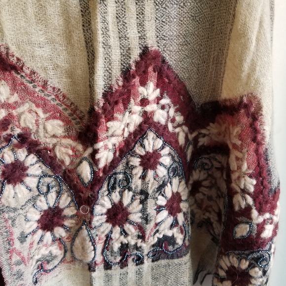 🧣HANDCRAFTED WOOL SHAWL - Picture 4 of 8